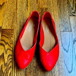 Red TOMS Jutti Neat Flat